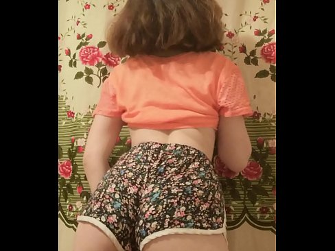 ❤️ Sexy jonk Babe deet hir Shorts op der Kamera of ☑ Just Porno bei eis ❌❤
