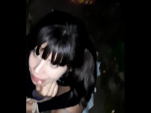 ❤️ Op der Strooss geschwollen Penis am Austausch fir Séissegkeeten ☑ Just Porno bei eis ❌❤