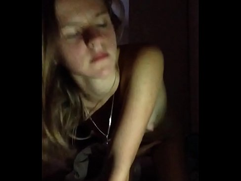 ❤️ E Meedchen masturbéiert a kummt ☑ Just Porno bei eis ❌❤